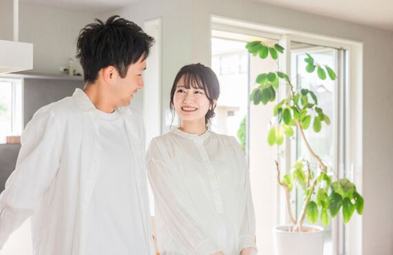 同棲したいカップル必見！契約書の続柄や世帯主ってどうなるの？